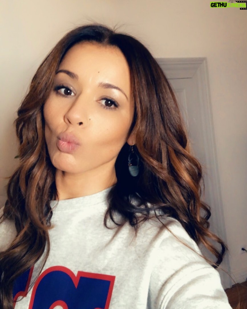 Chimène Badi - 4K Likes - VOUS ME MANQUEZ !!! Hâte de vous retrouver !! Prenez bien soin de vous surtout !! ♥️🤲🏽