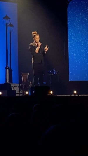 Chimène Badi Instagram - Petit souvenir de l’Olympia… Merci à vous, merci pour tout. Merci Edith. « Dieu réunit ceux qui s’aiment » ♥️🕊 La tournée Chimène chante Piaf continue partout en France!