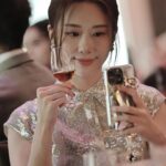 Chin-Lan Chang Instagram - @thedalmoretaiwan 很榮幸聽到傳奇釀酒師 Richard Paterson本人幽默及優雅的分享✨ 十年磨一劍，從八歲就開啟跟威士忌的緣分 努力做好一件事的人總是活得閃閃發光💖 每次看到女生喝威士忌🥃都覺得特別帥啊😍 很開心同時可以品酩「大摩雙擘築光藝境」一系列三款經典，覺得食物與甜點搭配的也極度用心🫶🏻 #Dalmore #TheDalmore #大摩單一麥芽蘇格蘭威士忌 #大摩雙擘築光藝境 #大摩築光大師系列NO2 #The_Luminary_Series 👗/ @aliceandolivia @aliceandolivia_tw