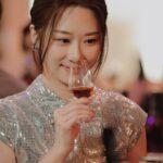 Chin-Lan Chang Instagram - @thedalmoretaiwan 很榮幸聽到傳奇釀酒師 Richard Paterson本人幽默及優雅的分享✨ 十年磨一劍，從八歲就開啟跟威士忌的緣分 努力做好一件事的人總是活得閃閃發光💖 每次看到女生喝威士忌🥃都覺得特別帥啊😍 很開心同時可以品酩「大摩雙擘築光藝境」一系列三款經典，覺得食物與甜點搭配的也極度用心🫶🏻 #Dalmore #TheDalmore #大摩單一麥芽蘇格蘭威士忌 #大摩雙擘築光藝境 #大摩築光大師系列NO2 #The_Luminary_Series 👗/ @aliceandolivia @aliceandolivia_tw