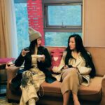 Chin-Lan Chang Instagram - #recent #生活碎片 通常 你要先覺得你可以 你才會真的可以 這句話的意思是 如果一個人要從80公斤減肥到60公斤 他要先相信自己可以 他才會去想要怎麼從80公斤到60公斤 然後才可能達到想要的 沒經驗 要先相信自己可以 就會找到可以的方法 想要賺錢 要先相信自己可以賺到錢 才會去想賺錢的方法 也才會賺到錢 「你是藝人，你怎麼知道要怎麼當老闆？」 「我其實不知道，但我相信，而且我會找到方法。」 放棄跟找理由最容易了 說穿了就是沒有真的很想要 花時間在抱怨的人 到哪裡都會抱怨的 抱怨的時間 都是那些成功的人拿來精進跟檢討自己的時間 時間是一樣的 也是公平的 你用在哪 就會呈現在哪 #你有多相信 #你有多想要就會多努力