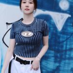 Chin-Lan Chang Instagram - - 要帥也要辣的吧😗 平常會物色男裝的好處 就是想要鹽辣風格的時候有東西穿💙 最近的體悟就是 當生活跟工作混在一起的時候 其實就是要刻意幫自己留下休息時間✨ 就像reset後的手機都跑得特別順呢🤣 話說 我跟plain-me也算是蠻有緣的～ 十年前就拍過型錄😆 到現在我照片都還留著（太喜歡了💕） 沒想到吧～ 這次我會跟 plain-me 主理人Tim老師 @asianluver 一起直播喔😍 時間：2024.05.05(日) 19:00 直播平台：m̄enom̄eno IG、plain-me 官方蝦皮 而且這次合作有種兩邊在幫自己小孩相親的感覺😂 我們兩方的明星商品「指定防曬外套 Fc溫和潔面露」 到5/13 還有甜甜的組合優惠價🥹 詳見 @plainme_life @menomeno_official 記得來看兩個親家直播喔（誤