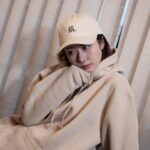 Chin-Lan Chang Instagram - @menomeno_official 我們兩歲了！謝謝大家支持 一直覺得品牌要有創造跟分享的能量～ 於是～我們這次帶給大家的主題是「咪咪帽帽」 希望menomeno可以陪伴你度過各種咪咪帽帽的時刻！ 皮膚好了，咪咪帽帽就減少了🤍 希望menomeno的產品可以減少你的咪帽時刻～ 我們這次特別設計了週年限定的咪咪帽帽 m̄ logo 會出現在三個限量的周邊商品上！ 2/26-3/15 限時限量週年紀念活動✨ 🤍#阿雜紙膠帶 不是我在說 你看看 膠帶黏到手真的超阿雜 但不用擔心～ 你有menomeno顧好你的皮膚之外 不殘膠高品質的紙膠帶設計 讓你使用不阿雜，直接變成辦公室小高手 🤍#馬克老杯少 同事問我：「杯子命名真的不要叫”馬克老杯杯”」嗎？ 我說：「老杯少！」 同事：「真的嗎？新聞稿要出去了喔？」 當初我跟我們設計說： 「我logo想要一個小屁孩穿著大人的衣服拖著走的感覺，有點搞笑又有點調皮又有點阿雜，但要好看。」 設計logo不好弄～拉了一個禮拜的線，給我一整頁選，真的蠻傳神的👍🏻 希望我們都用輕鬆有趣的態度去看待生活中的阿雜事～ 就像老背少一樣爺爺背著辛苦 但是心裡是甜蜜的 🤍#咪咪帽帽帽 「咪咪帽帽」是一個討厭的感覺～ 但疊字是一種可愛的感覺～ 那疊字 三疊字「咪咪 帽帽帽」 是不是就超級可愛了呢🤣 戴上去 小小討厭的生活 給你大大的可愛💓 同時還有其他優惠： 🔥限時滿1500就免運 🔥週年慶期間還可以抽機票✈️ 🔥官網頁面內藏「限定折扣碼」等你來尋寶