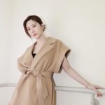 Chin-Lan Chang Instagram - - 第一次的現場企業演講，蠻刺激也很開心😙 不做演藝工作的時候，能進公司跟大家一起上班我就會一起上班💼也累積了一些營運概念🤙🏻 用建立品牌、藝術大學產品開發及出道12年的經驗，把「經營自己」結合「社群」跟「產品行銷」一起整合後分享給大家💕 謝謝Rene Furterer萊法耶HEAD SPA神育髮家族的邀請✨ 這是在我創業後很難得也很特別的經驗🙏🏻 🥸：@renefurterertaiwan 🧥：@uuin_official