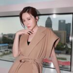 Chin-Lan Chang Instagram - - 第一次的現場企業演講，蠻刺激也很開心😙 不做演藝工作的時候，能進公司跟大家一起上班我就會一起上班💼也累積了一些營運概念🤙🏻 用建立品牌、藝術大學產品開發及出道12年的經驗，把「經營自己」結合「社群」跟「產品行銷」一起整合後分享給大家💕 謝謝Rene Furterer萊法耶HEAD SPA神育髮家族的邀請✨ 這是在我創業後很難得也很特別的經驗🙏🏻 🥸：@renefurterertaiwan 🧥：@uuin_official