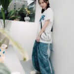Chin-Lan Chang Instagram - - 我就是個每天都會把自己搞到很忙的女子💙 有時間就想要自己搞懂所有事情 想要盡可能的了解跟學習 想要追求卓越 我真的完全不羨慕那種很悠哉的人 也不在乎別人炫耀自己吃了什麼去了哪裡 看到別人說自己賺多少生活多棒也完全不羨慕 如果要說嚮往跟想學習的對象 應該是那些在自己宇宙中把自己活很好的人 把自己活好是一種能力 （是活很好 不是過很爽 這兩個有差） 我有我熱愛的人事物 我有我的節奏 我專心在我的節奏裡 過著我熱愛的日子 #每個人都是一個星球🪐 👕/ @bbcicecream_tw @klassiceyewear @bbcicecream 👖/ @namesak3 💼/ @menomeno_official 📷/ @jack_fixie