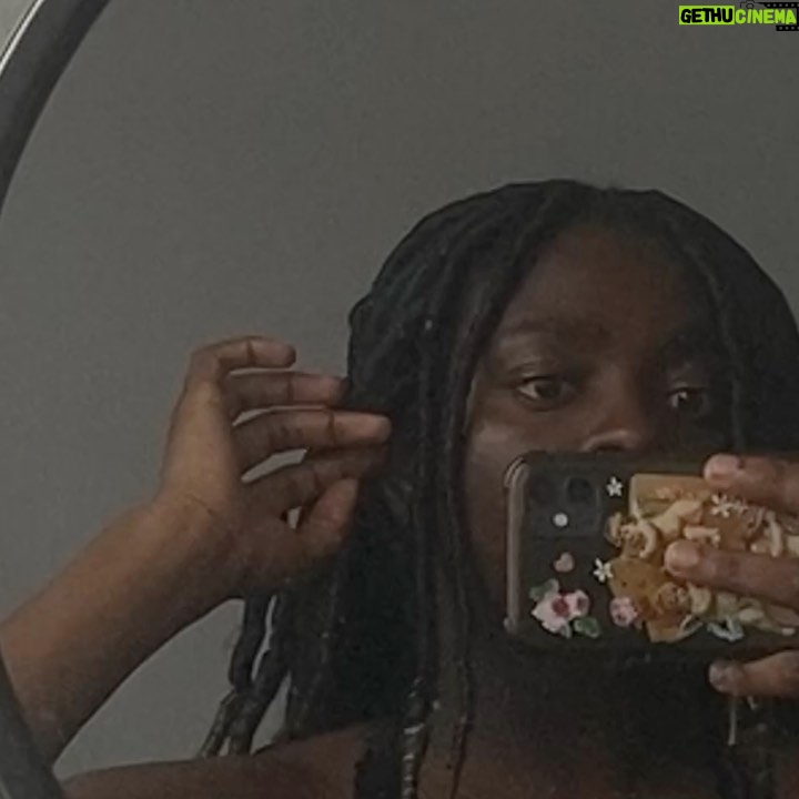 Chinenye Ezeudu - 121.7K Likes - That’s one happy tampon 😃