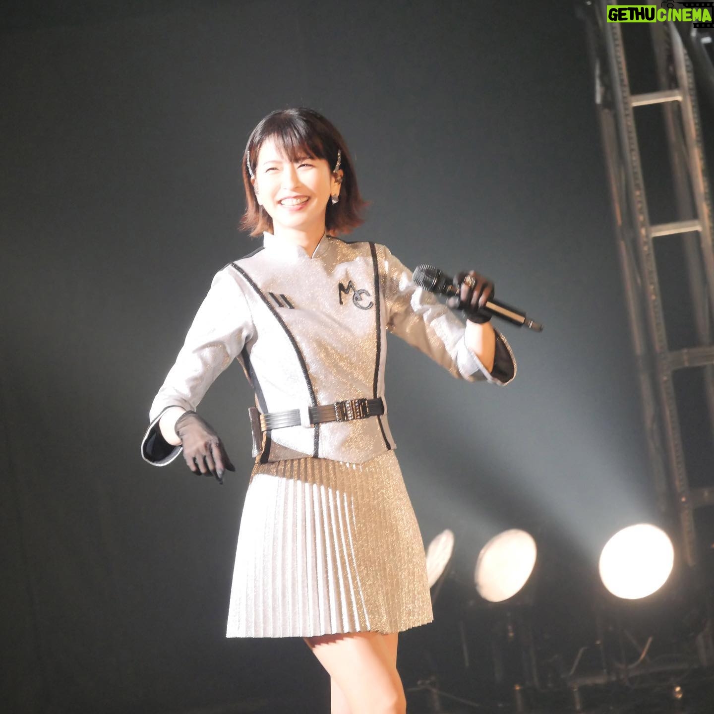 Chisato Moritaka Instagram - 2024「今度はモアベターよ!」 3月23日 山口 シンフォニア岩国 終了しました! 岩国の皆さん、雨の中お越しいただきありがとうございました。 心は晴れ晴れした気持ちです!楽しかったです! 岩国では少し街歩きもできました。 中学の修学旅行ぶりの錦帯橋、霧がかかっていてとても幻想的で素敵でしたよ~。 今日は特に声援が大きかったです。元気になってもらえましたか? そして今日から数量限定で「2024卓上カレンダー」の販売も始まりました。 どこに置いても馴染むデザインになっていますよ~。 錦帯橋は今日の夜からライトアップされるそうです。ぜひ行ってみてくださいね。 次は明日 3月24日 山口 下関市民会館 です。 #chisatomoritaka #森高千里 #今度はモアベターよ #山口県岩国市 #シンフォニア岩国 #錦帯橋 #むさし #うまもん #料亭旅館半月庵 の「#岩国寿司」 #がんね栗の里 の「#がんね栗衛門」 #あさひ製菓 の「#はす餅」 #岩まん本舗岩味屋 の「#岩まん」 #パンサー の「#れんこんチップス」 #古田秋栄堂 の「#錦帯せんべい」 #桜庵三木屋 の「#いが餅」 #酒井酒造 の「#五橋」 #旭酒造株式會社 の「#獺祭」