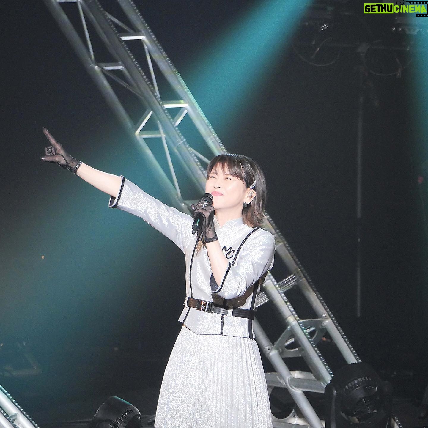 Chisato Moritaka Instagram - 2024「今度はモアベターよ!」 4月13日 群馬 渋川市民会館 終了しました! お誕生日を迎えてから初めてのコンサートでした。 レベルアップした森高はどうだったでしょうか? 皆さんの声援もさらにパワーアップしてましたねー。 たくさんお祝いもしてもらいましたよ~! “GO!GO!”な1年にしまーす。 今日は幅広い世代の方が見に来てくださって一体感もあって、 世代関係なく応援していただけてとても嬉しいです。 次は明日 4月14日 新潟 加茂文化会館 です。 #chisatomoritaka #森高千里 #今度はモアベターよ #群馬県渋川市 #渋川市民会館 #手打ち水沢うどん山源 の「#水沢うどん」 #子持食品 の「#生芋こんにゃく煮」 #うどん茶屋水沢万葉亭 の「#上州名物あげうどん」 #勝月堂 の「#湯乃花まんじゅう」 #プリン専門店クレヨン伊香保ファクトリー の「#伊香保プリン」 #かがやきいちご園 の「#やよいひめ」