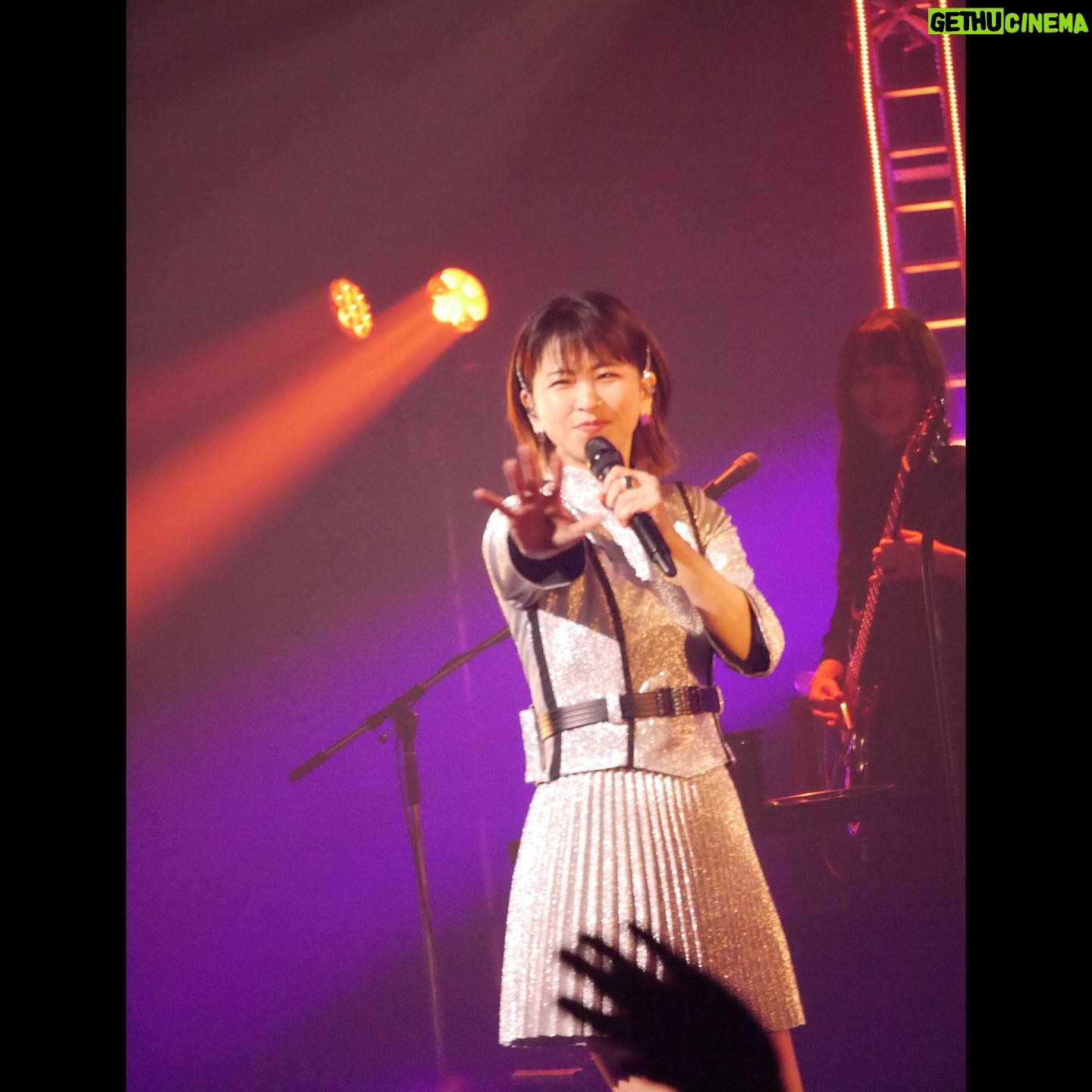 Chisato Moritaka Instagram - 2024「今度はモアベターよ!」 5月19日 山梨 東京エレクトロン韮崎文化ホール 終了しました! 山梨でのコンサートは5年ぶり、韮崎市でのコンサートは初めてでした。 コンサートでのパフォーマンスももちろんですが、 皆さんとのMCでの掛け合いも楽しみのひとつです! 今日はたくさんお話ししましたね~。 また森高のコンサートに来てくださいね。待ってます! そして、韮崎ではアメリカヤに初めて行きましたよ~。 すごく魅力的なスポットだったのでたくさん写真に収めました! ぜひ皆さんも行ってみてくださいね。 韮崎の街を見守る平和観音を見て私も癒されましたよ~。 次は 6月1日 奈良 なら100年会館 です。 #chisatomoritaka #森高千里 #今度はモアベターよ #山梨県韮崎市 #東京エレクトロン韮崎文化ホール #アメリカヤ #平和観音 #銀河の駅にらさき #道の駅にらさき #たか清 の「#ほうとう」 #コーナーポケット の「#八ヶ岳のメープルパン」「#甲州信玄ラスク」 #萩原製菓 の「#新府焼米」 #金精軒 の「#極上生信玄餅」「#くるみ信玄餅」 #井筒屋醤油 の「#一味一会釀」