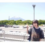Chisato Moritaka Instagram - ⁡ 2024「今度はモアベターよ！」 5月18日　静岡 沼津市民文化センター　終了しました！   沼津でのコンサートは1993年のLUCKY SEVENぶりでした。 当時来てくださっていた方や今日初めて来てくださった方、 皆さんの声援なしではこの空間は作れません。 いつも応援ありがとうございます。   今日もとっっても盛り上がりましたね～。 まさしくオーバーヒートナイトでした！   今日は天気もめちゃくちゃ良くて、富士山もくっきりはっきり見えました。 富士山からパワーをもらってステージに立てました！   次は 明日5月19日　山梨 東京エレクトロン韮崎文化ホール　です。   #chisatomoritaka #森高千里 #今度はモアベターよ #静岡県沼津市 #沼津市民文化センター #富士山 #山正 の「#限定山正丼」 #中央亭 の「#餃子」 #ボルカノ の「#バラエティセット」 #JAふじ伊豆 の「#ぬまっちゃ」 #冨久家 の「#イタリアンロール」 #沼津深海プリン工房 の「#深海プリン」 #雅心苑 の「#雅心だんご」 #パンデロール の「#のっぽパン」 #桃屋 の「#コッペパンサンド」