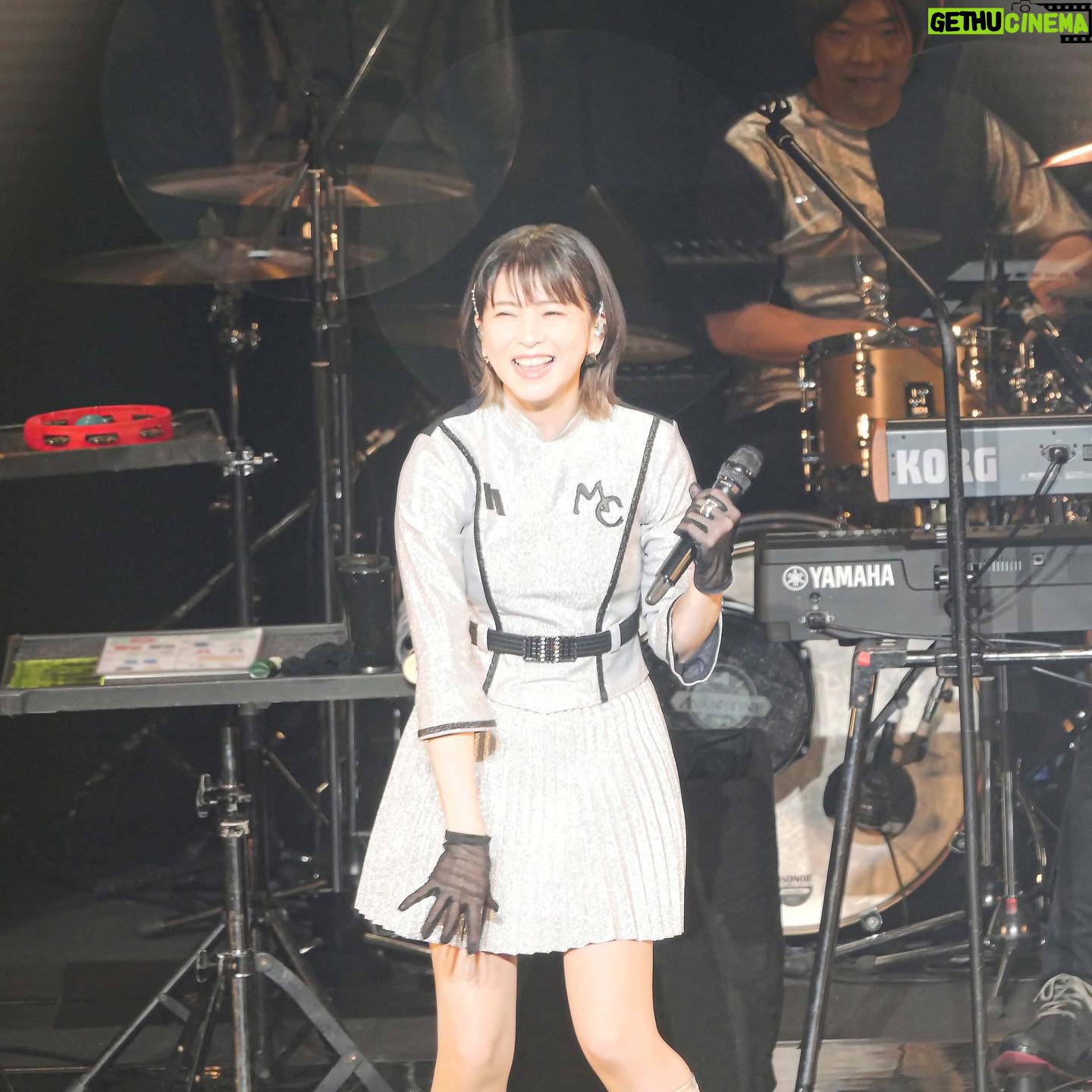 Chisato Moritaka Instagram - 2024「今度はモアベターよ!」 5月18日 静岡 沼津市民文化センター 終了しました! 沼津でのコンサートは1993年のLUCKY SEVENぶりでした。 当時来てくださっていた方や今日初めて来てくださった方、 皆さんの声援なしではこの空間は作れません。 いつも応援ありがとうございます。 今日もとっっても盛り上がりましたね~。 まさしくオーバーヒートナイトでした! 今日は天気もめちゃくちゃ良くて、富士山もくっきりはっきり見えました。 富士山からパワーをもらってステージに立てました! 次は 明日5月19日 山梨 東京エレクトロン韮崎文化ホール です。 #chisatomoritaka #森高千里 #今度はモアベターよ #静岡県沼津市 #沼津市民文化センター #富士山 #山正 の「#限定山正丼」 #中央亭 の「#餃子」 #ボルカノ の「#バラエティセット」 #JAふじ伊豆 の「#ぬまっちゃ」 #冨久家 の「#イタリアンロール」 #沼津深海プリン工房 の「#深海プリン」 #雅心苑 の「#雅心だんご」 #パンデロール の「#のっぽパン」 #桃屋 の「#コッペパンサンド」