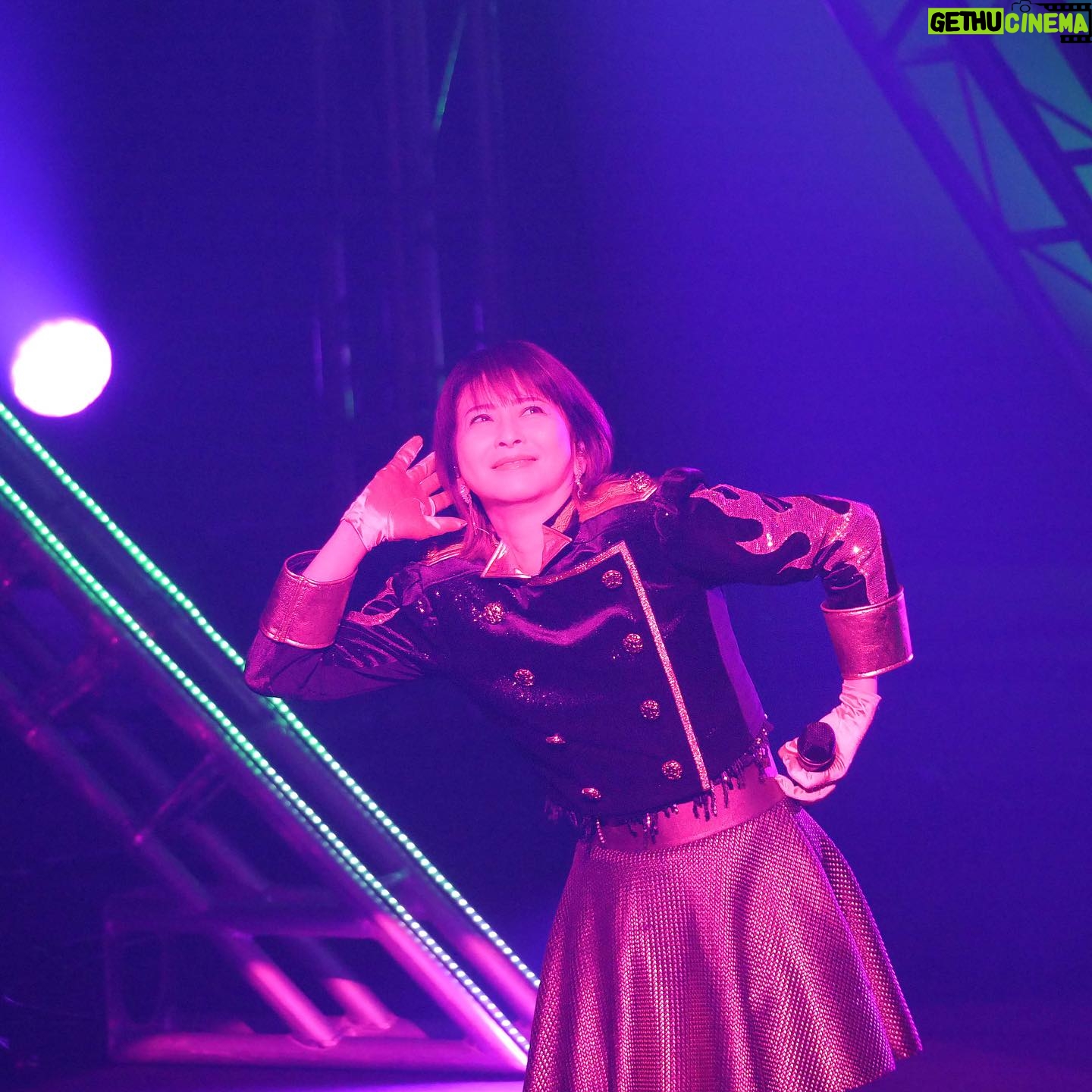 Chisato Moritaka Instagram - 2024「今度はモアベターよ!」 5月12日 福井 フェニックス・プラザ 終了しました! 約3年ぶりの福井でのコンサートでした。 集まってくださった皆さん楽しんでもらえましたかー! 私は大好きなソースカツ丼を食べて元気モリモリでしたよ~。 福井ではずっと行きたかった「永平寺」に行けました。 自然に触れながら厳かな気持ちで参拝できました。 そして、とても風情溢れる水車がある 「一乗あさくら水の駅」にも立ち寄ることができました。 今日は福井のおいしい食べ物&おいしい空気と 皆さんの声援で最高の1日でした!ありがとうございました! 次は 5月18日 静岡 沼津市民文化センター です。 #chisatomoritaka #森高千里 #今度はモアベターよ #福井県福井市 #フェニックスプラザ #一乗谷あさくら水の駅 #永平寺 #山侊 の「#御利益だんご」 #ヨーロッパ軒 の「#ソースカツ丼」「#エビ丼」 #番匠本店 の「#越前かにめし」「#永平寺ごま味噌焼き鯖寿し」 #ガトーケイイチ の「#フィナンシェ」 #親玉菓舗 の「#碌寶焼」 #お菓子処丸岡家 の「#はっくつバウム」 #マエダセイカ の「#生羽二重餅」「#はぶたえいも子」「#はぶたえいち子あん」 #恐竜菓子店 の「#福井駅ティラノ缶」 #奥井海生堂 の「#おぼろのり」「#わさび昆布シリーズ」