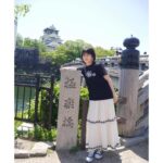 Chisato Moritaka Instagram - ⁡ 2024「今度はモアベターよ！」 5月4日　大阪 COOL JAPAN PARK OSAKA WWホール　終了しました！   初めての会場でしたがライブハウスのように皆さんが近くて より熱気が感じられました～。 声援もめちゃくちゃ大きくてパワーをもらいました。おおきに～！   お天気も良くコンサート日和でしたね。   大阪城を見に大阪城公園にも行きましたよー。 初めて見に行きましたが、思っていたよりも大きくて迫力満点でした！ 思い切って行ってよかったです。   そして、コンサートも折り返し地点となりました。 まだまだ続きますので、ぜひぜひ観に来てくださいね～。   次は 5月11日　富山 クロスランドおやべ　です。   #chisatomoritaka #森高千里 #今度はモアベターよ #大阪府大阪市 #COOLJAPANPARKOSAKA #WWホール #大阪城公園 #大阪城 #インデアンカレー の「#インデアンカレー」 #たこ焼道楽わなか の「#たこ焼」 #かに道楽 の「#かにまん」「#かにアイス」 #FRUITGARDEN山口果物 の「#フルーツポンチゼリー」 #PABLO の「#パブロとろけるチーズタルト」 #芋屋頂 の「#お芋とほうじ茶バターサンド」 #五感 の「#お米の純生ルーロ」 #あみだ池大黒 の「#岩おこし」