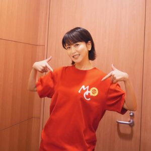 Chisato Moritaka Instagram - ⁡
2024「今度はモアベターよ！」
2月11日　鹿児島 宝山ホール　終了しました！
 
約4年ぶりの鹿児島でのコンサート。
皆さんいかがでしたか？
 
初めて来てくださった方も多かったみたいですが
どんどん皆さんが笑顔になって
盛り上がっていく姿を見られて嬉しかったです！
 
かごんまの皆さんありがとうございました～！
 
次は2月23日　青森　八戸市公会堂　です。
 
#chisatomoritaka
#森高千里
#今度はモアベターよ
#鹿児島県鹿児島市
#宝山ホール
#山形屋 の「#焼きそば」
#黒かつ亭 の「#黒ぶた侍」
#山福製菓 の「#かごしまスイートポテトン」
#吉之助キッチン の「#8種の彩りフレーバーさつまあげ」
#薩摩菓子処とらや の「#タルトじゃっど」
#白熊菓琲 #shirokumacafe の「#両棒餅(#ぢゃんぼもち)」
#キンコー醤油 の「#黒豚みそ」
#薩摩蒸気屋 の「#かすたどん」