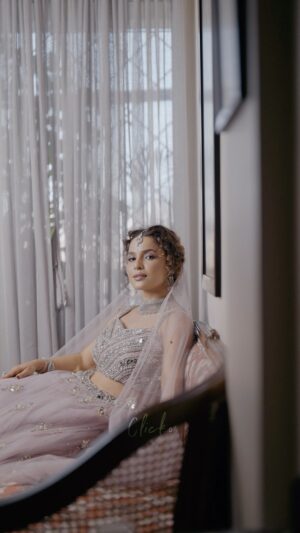 Chitrashi Rawat Instagram - Transition I want 🩳👗
Found the Chak De Girl 🏑

Film by @clickography 

Couple - @chitrashi & @dhruvaaditya_ 

Makeup by @zoyamakeupandhair 

#couple #makeup #bride #bridesolo #celebs #clicko #clickography