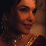 Chitrashi Rawat Instagram - Rubaaiyaan - Chitrashi X Kharikajai A short collection of pieces adorned by the golden girl @chitrashi to celebrate our mutual love for an old fashioned India. Significantly known for her characters - Komal Chautala in Chakde, Shomu in fashion and more, Chitrashi has continued to bring in versatility in most of her characters. Being a “Pahadan” and hailing from Dehradun- Retro fashion holds a special place in her heart. She emphasises on sustainable living and the need for empowering on all things handmade. Infact, her love for vintage jewellery made way to be included in her bridal trousseau. Rubaaiyaan, is a tribute to the cultural Rajasthani craftsmanship by the artisans of Assam. It is an amalgamation of Assamese Karigari, experimenting with traditional jadau designs to serve the modern connoisseur. Jadau jewellery making happens to be one of the oldest techniques of jewellery-making, perfected and made native by the artisans of Rajasthan and Gujarat. The traditional form of jewellery is handmade without any interference of technology, which increases the human hours [it takes to create it], and makes it extremely valuable. It is surely a reminder of the rich cultural heritage of our country, and something that needs representation on a national as well as a global stage. Thereby, Chitrashi X Kharikajai is a love letter to the nuance of culture and heritage of two states that lie opposite to each other of the country. Video by @storiesbyinsideme . . . #kharikajai #chitrashi #rubaaiyaan #rajasthan #assam #jadau #kattai #sustainablefashion #slowfashion #fashion #ethicalfashion #handmade #sustainability #sustainable #vintage #ecofriendly #sustainableliving #ecofashion #secondhand #shoplocal #smallbusiness #vintagefashion #supportsmallbusiness #vintagestyle #shopsmall #handcrafted