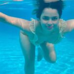Chitrashi Rawat Instagram - Master of floating 🌻