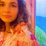 Chitrashi Rawat Instagram - Sunday pahadi dump ♥️ . . All things in Jaunsar-Bawar : From eating the world famous jaunsari rajma to learning the traditional folk dance to teaching it to my non pahadi hubs. From plucking my childhood favourite pahadi berries ( which can give vilaayti berries a run for their money) 😜 to enjoying the sudden thunder storm.. I did all at this most authentic Pahadi Homestay all thanks to our dear friend KS chauhan ji 🙏