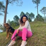 Chitrashi Rawat Instagram - With Pahadi beauties from @birterraces Let me introduce our fun trekking partners 🐕 Jack - the protector Zoey- the smarty one Grabber- the naughty boy Kallu- the fomo one They were an absolute delight to be around♥️ Miss them :)