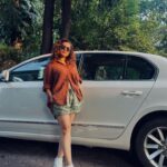 Chitrashi Rawat Instagram - Pocket full of autumn 🍂 🌻🍁