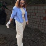 Chitrashi Rawat Instagram - A cleanup drive was organised at the surroundings of FRI under our initiative Shram Daan. Our esteemed guests for this drive were Chitrakshi Rawat & Dhruvaditya Bhagwanani who are renowned for there talents on screen. Together we proceeded with our a cleanup drive that symbolized our commitment to preserving and restoring the beauty of our city Dehradun. The drive brought an overwhelming sence of motivation among the participants. We extend our heartfelt gratitude to @chitrashi and @dhruvaaditya_ for taking out time from your busy schedule and generously dedicating your time and energy for our cleanup drive. Your presence has not only elevated our cause but also inspired us with your commitment to making a positive impact on our environment. Last but not the least, we would also like to thank @tulasinstitutedehradun @tulasvibgyor @nss_tulas_ @greenxeco for their unwavering support and dedicated students.