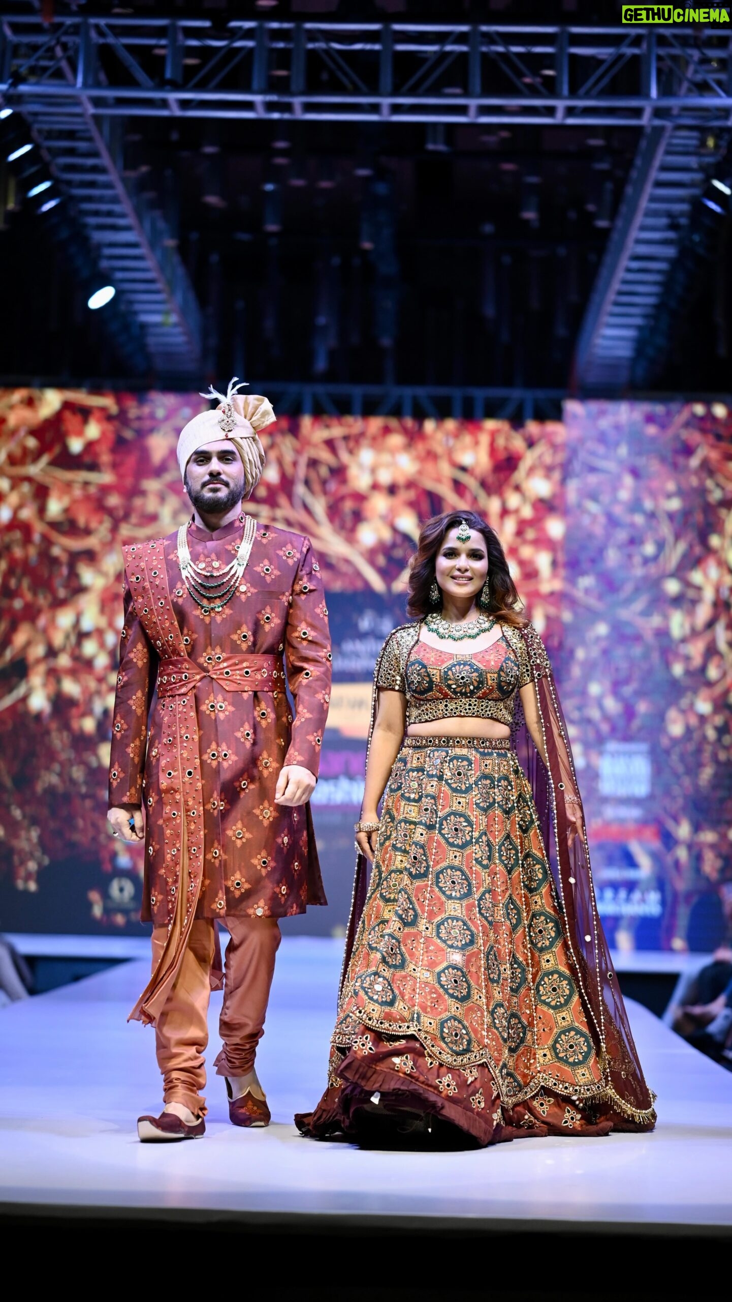 Chitrashi Rawat Instagram - Show stoppers @bangalorefashionweek in @labelanamikajaisinghani 🌻 What an evening it was:)