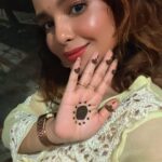 Chitrashi Rawat Instagram - That one day you wear Indian 😜 this calls for it :) #chitrashirawat #trendingreels #ᴛʀᴇɴᴅɪɴɢsᴏɴɢ #reelvideo