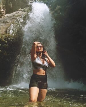 Chitrashi Rawat Instagram - To see and breathe nature in its full glory is a privilege we must never take for granted 🌻

I played, I prayed , I marvelled to my heart’s content. 

#chitstravels

Top @tailorandcircus