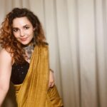 Chitrashi Rawat Instagram - Let’s keep it curly, wild and free 🌻 . #chitsstyle #sareelook #chitrashirawat