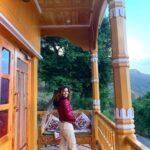 Chitrashi Rawat Instagram - Sunday Dump 🌸 from #apriltravel … last two videos are just bua duty on point 😜 #chitstravels #pahadan #pahad #uttrakhand_dairies #goadiary #albi #buaniecelove❤️❤️