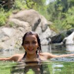 Chitrashi Rawat Instagram - Reaching to this water stream was so worth it .. had to trek down the steep valley for about 2.5 kilometres 🌻 . . #chitstravels
