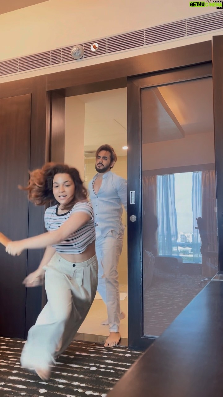 Chitrashi Rawat - 3.4K Likes - Storm before the calm 😜
.
#chittybytes #grwus #chitrashirawat #druchi #couplecomedy #couplereels #funnyreelsindia