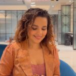 Chitrashi Rawat Instagram – When you know you know 😜 #chittybytes #chitrashirawat #relatablereels #relatablecontent #couplereels #funnyreelsvideo #druchi