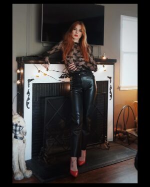 Chloe Dykstra Instagram - Me: Yearning, desperately wanting you, to feel you, to finally have you inside of me.⠀
⠀
You: The vaccine⠀
⠀
Happy Valentine’s nerds, I’m getting sushi tonight