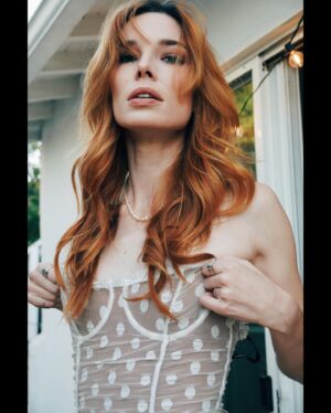 Chloe Dykstra Instagram - Outfit #26: Let me level with you, this bodysuit is cute as hell but THE WHOLE SHOOT it was desperately trying to achieve its lifelong dream of being a waist belt. I know you guys are bored of seeing me stare longingly into different distances so I made a stupid thing for you at the end instead of finding ways to actually be funny⁣
⁣
(Ps I finally figured out the remote control for this thing and my life is now 50x easier)⁣
⁣
New project coming soon?
