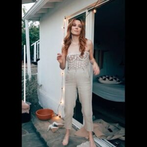 Chloe Dykstra Instagram - Outfit #26: Let me level with you, this bodysuit is cute as hell but THE WHOLE SHOOT it was desperately trying to achieve its lifelong dream of being a waist belt. I know you guys are bored of seeing me stare longingly into different distances so I made a stupid thing for you at the end instead of finding ways to actually be funny⁣
⁣
(Ps I finally figured out the remote control for this thing and my life is now 50x easier)⁣
⁣
New project coming soon?