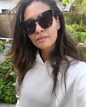 Chloé Mortaud Instagram - Oh May oh May !
Une petit recap du mois de Mai / May recap 

J’ai sorti le chapeau, on a fêté la fête des mères, j’ai booké plusieurs évents 🌸, des sorties en famille, quelques-unes entre amis, et Matis a eu le premier rôle dans le spectacle de l’école, Shrek ❤️ 
Mon coeur est comblé - prête pour Juin. 

I took out my straw hat, we celebrated Mother’s Day, I booked several events 🌸, some family outings, a few other with friends, and Matis got the lead role in the school play, Shrek. My heart is full. June ready ! 

#frenchexpat #curlyhair #mixedfamily #frenchfamily #missfrance