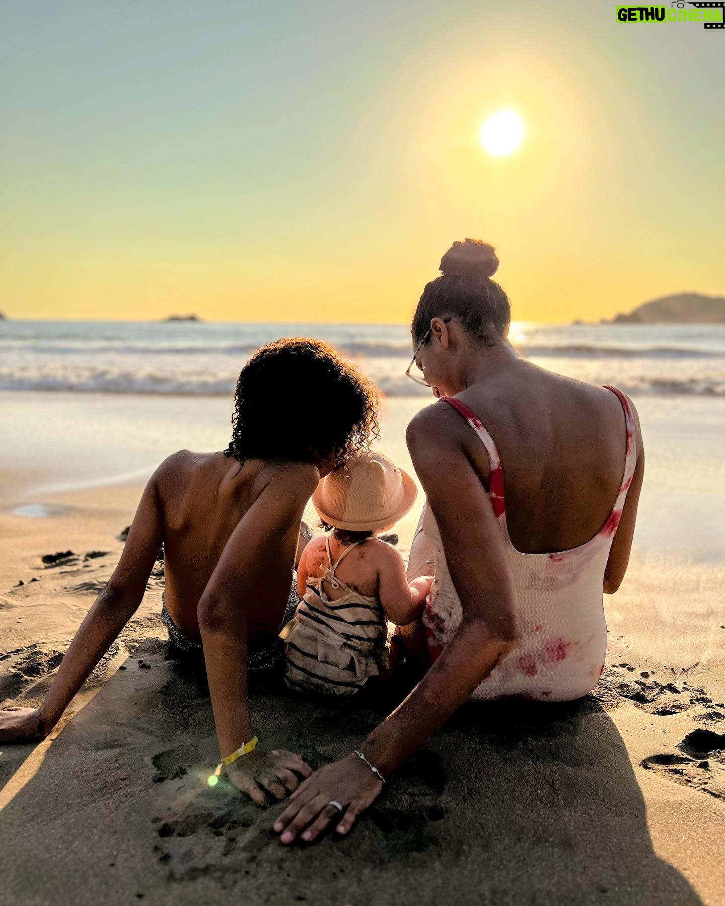 Chloé Mortaud - 1.2K Likes - Photo drop from Mexico
#vacation #sunset #ixtapa