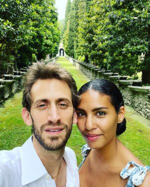 Chloé Mortaud Instagram - 2 ans de mariage aujourd’hui, 4 ans en couple, 2 enfants incroyables. Partners in crime and BFF for life