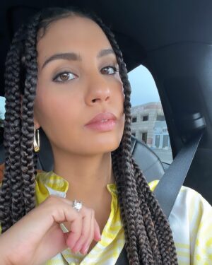 Chloé Mortaud Instagram - Curly, braids or straight ? 
Pick your favorite.

#curlyhair #braids