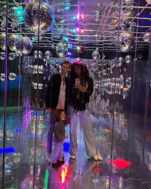 Chloé Mortaud Instagram - Oh May oh May !
Une petit recap du mois de Mai / May recap 

J’ai sorti le chapeau, on a fêté la fête des mères, j’ai booké plusieurs évents 🌸, des sorties en famille, quelques-unes entre amis, et Matis a eu le premier rôle dans le spectacle de l’école, Shrek ❤️ 
Mon coeur est comblé - prête pour Juin. 

I took out my straw hat, we celebrated Mother’s Day, I booked several events 🌸, some family outings, a few other with friends, and Matis got the lead role in the school play, Shrek. My heart is full. June ready ! 

#frenchexpat #curlyhair #mixedfamily #frenchfamily #missfrance