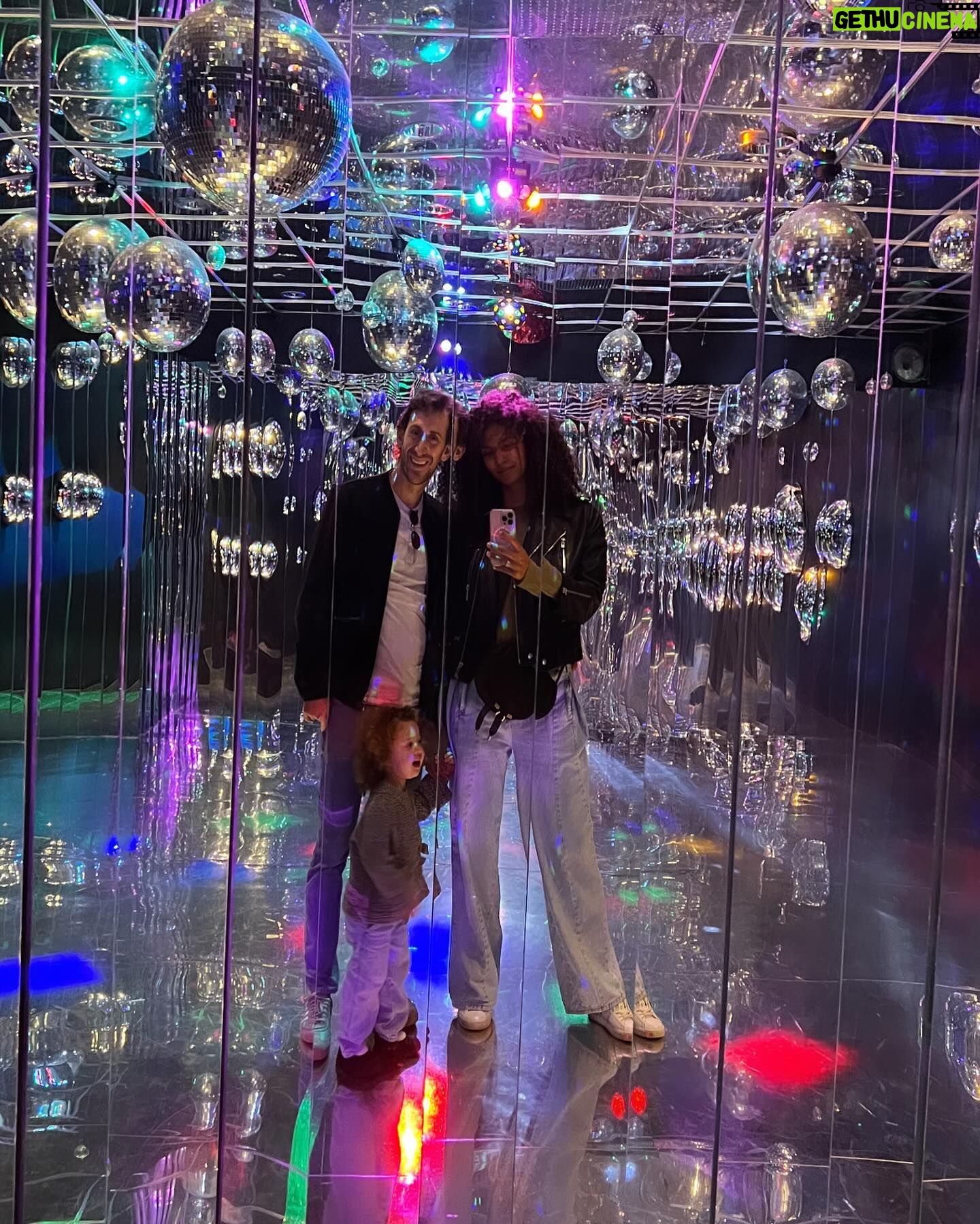 Chloé Mortaud - 1.7K Likes - Oh May oh May !
Une petit recap du mois de Mai / May recap
J’ai sorti le chapeau, on a fêté la fête des mères, j’ai booké plusieurs évents 🌸, des sorties en famille, quelques-unes entre amis, et Matis a eu le premier rôle dans le spectacle de l’école, Shrek ❤️
Mon coeur est comblé - prête pour Juin.
I took out my straw hat, we celebrated Mother’s Day, I booked several events 🌸, some family outings, a few other with friends, and Matis got the lead role in the school play, Shrek. My heart is full. June ready !
#frenchexpat #curlyhair #mixedfamily #frenchfamily #missfrance