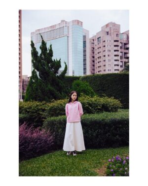 Chloe Xiang Instagram - @lacoste ✨🐊💭💕

你說你想逃離現實，到遠方去，我說我們先找一塊野地，對坐著安靜，像古老的雕像慢慢被忘記，手機鈴聲不再響起，這是最好的證明，這個時候我願意，和你一起，慢慢變成灰燼。

#我忍不住一直押韻
