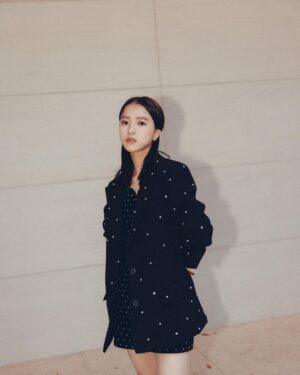 Chloe Xiang Instagram - 《查無此心》 @the_abandoned_movie 
• 金馬影展 @goldenhorsefilmfestival 首映✨

上週六參加金馬影展的映後，好久沒有出現在電影的世界裡，覺得有點害羞又有點感動，知道自己哪裡還可以再更好，於是就不再那麼害怕了，對戲裡的角色說，也對自己說。

疫情後特別珍惜能在電影院裡的時光，能在影廳裡和大家一起笑出聲，同時倒抽一口氣，每一刻的共感對我來說都是無可取代的現場版彩蛋，真的好喜歡在戲院看電影。

最後非常感謝劇組幕前幕後的夥伴們，也謝謝來到影院一起看電影的朋友們，查無此心，我們明年再見！

Outfit @michaelkors
Hairstylist @paulinehairflux 
Makeup @backstagealbee
Stylist @kwenkwenyu 
Photographer @zhutor