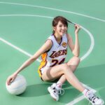 Chloe So Instagram - 籃球使我快樂( ～’ω‘)～ 平時自己一個去街場打籃球🏀 會聽住音樂盡情去打😉 灑盡汗水真係好爽！ Wa! Wa! Wa! ヾ(´∀ ˋ)ﾉ 依家申請WeWa卡就有迎新獎賞送畀你🎉 分別係Samsung Galaxy Watch4 同 Sony LinkBuds S 耳機畀你揀🤩 有咗運動好伙伴，到時無論係計時爆盡射三分， 定係聽住歌Chill住咁上籃都no problem啦～ 而家網上申請WeWa銀聯卡，仲有額外免簽賬獎賞$200回贈！ 快啲出卡啦：https://bit.ly/3Qu3qM9 一齊Wa住做運動(❛◡❛✿) 齊齊釋放安多酚！ （受條款及細則約束） #WeWa #WeWa卡 #bballwithchloe @wewamode