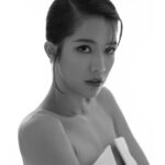 Chloe So Instagram – 🖤🤍

📸 @chasekphotos 
💇🏻‍♀️ @allhs__  @theattichongkong 
💄 @melodychiumakeup 
👗 @justdom_____ @unaueet