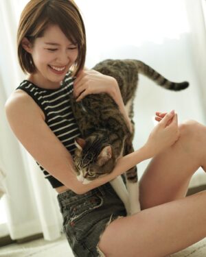 Chloe So Instagram - 中秋節快樂🐱
@hahakirac 到訪
可以幫我同皮皮影親子相🥲
#這段感情只有我在付出