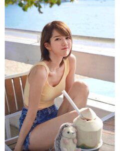 Chloe So Instagram - ☀️🦔