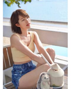 Chloe So Instagram - ☀️🦔